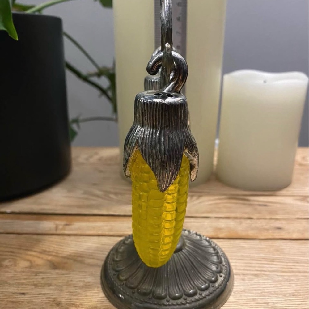 Vintage Hanging Yellow Plastic Salt and Pepper Shakers Hong Kong - Picture 3 of 5